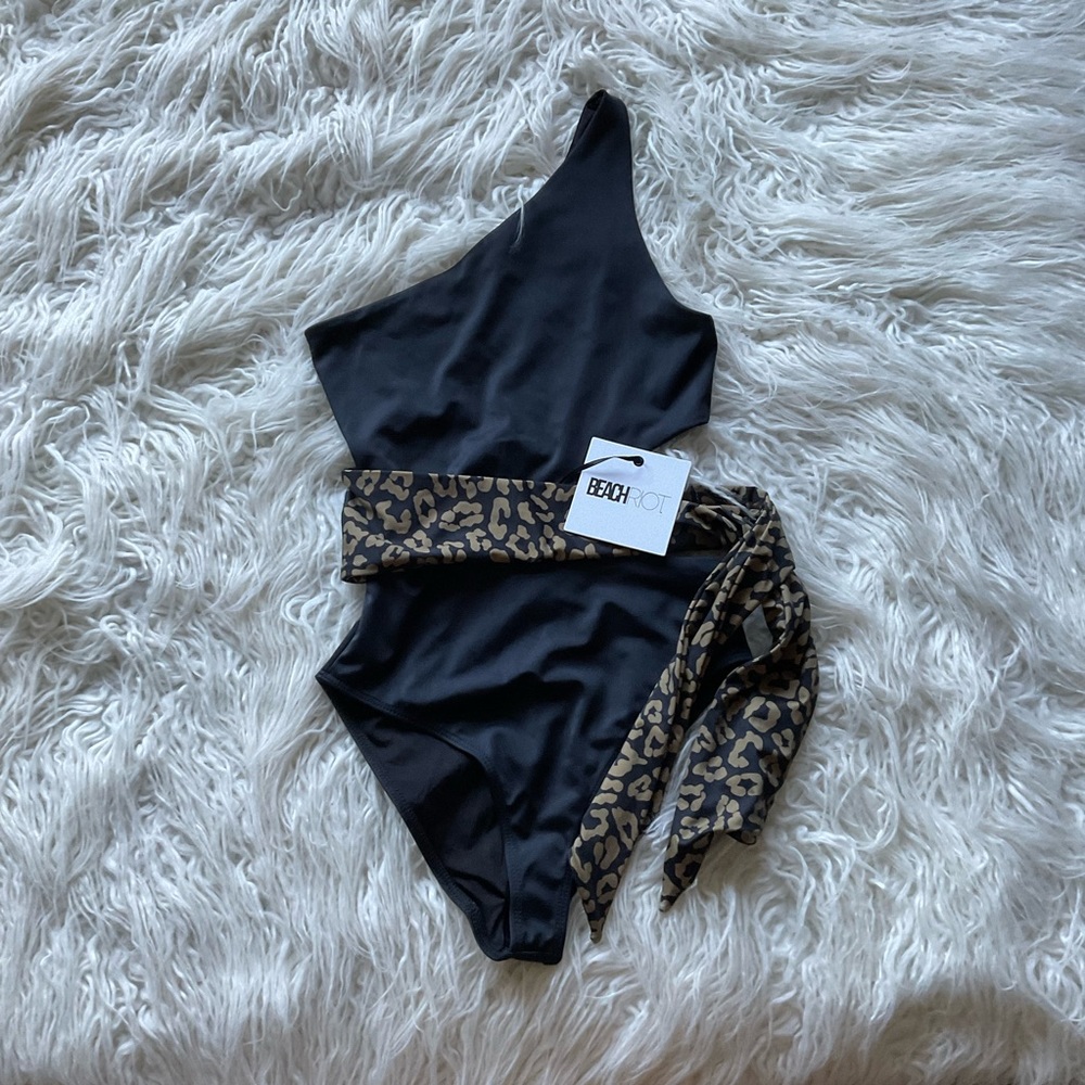 🆕 Beach Riot Women's One Piece With Leopard Tie - Picture 4 of 8